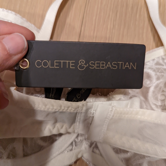 Elegant White Lace Bra - Picture 3 of 10